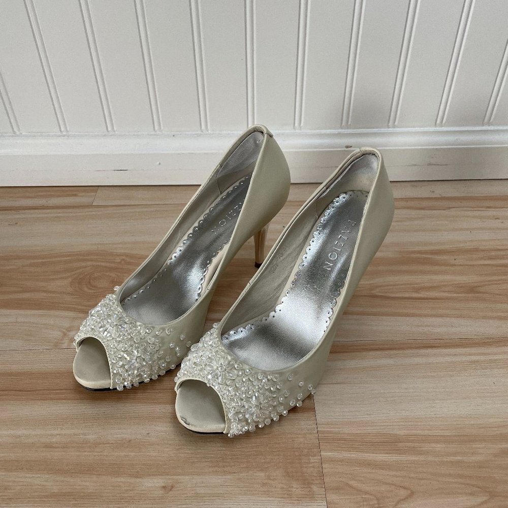 White 3" heels size 6.5